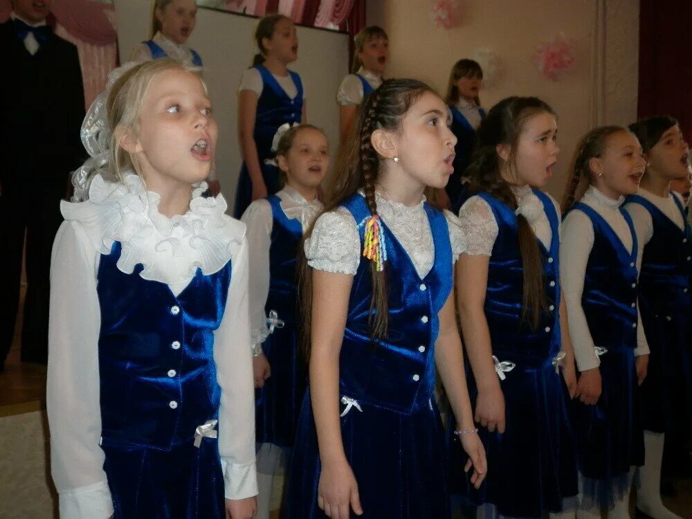 Школьники переходят дорогу узбекистана. Школа искусств орск. Школа 10 орск. Школа 52 оренбург. Школа 88 орск.