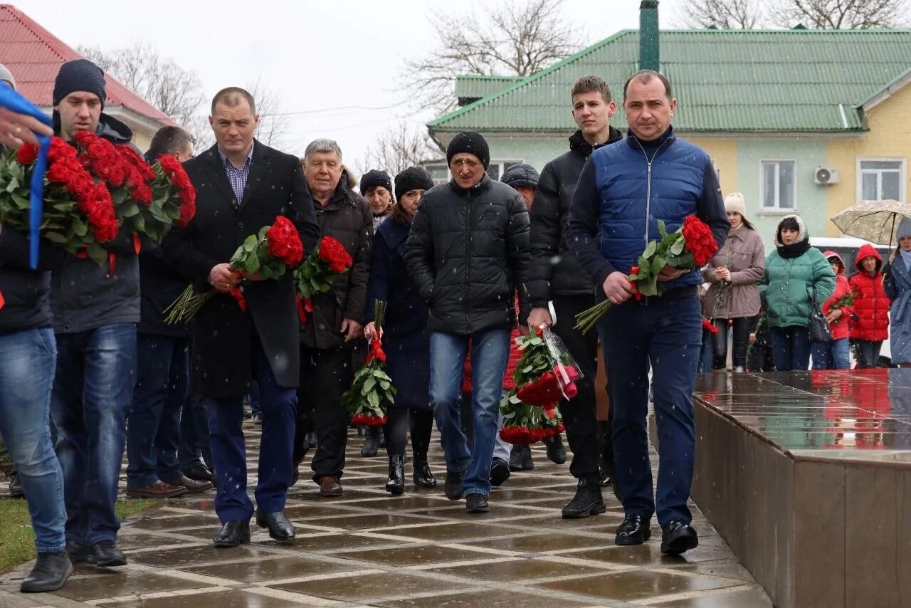 Белгород гибнет. Памятник шебекинцам. Шебекино мемориал погибшим.