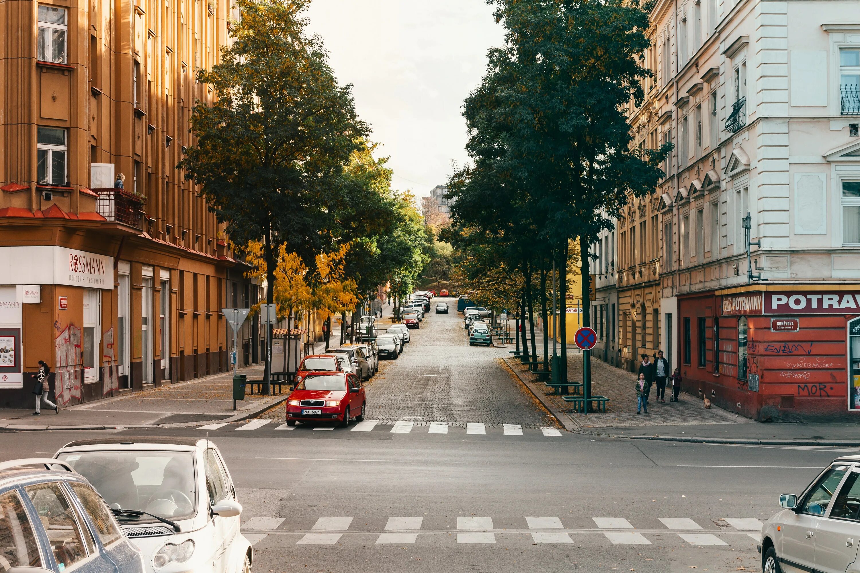 Улица Урбан. Улица города. Красивые виды улиц. Вид на улицу.