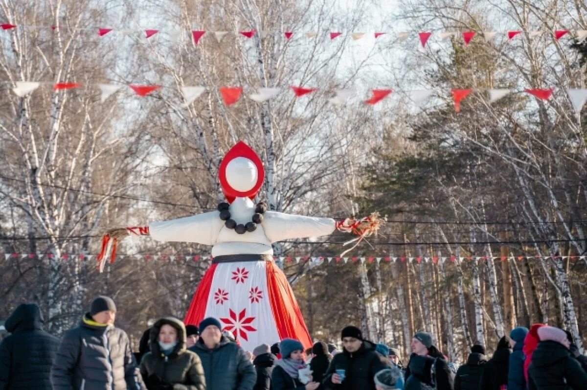 Массовые гуляния. Масленица в парке Маяковского. Массовые гуляния на Масленицу. Масленица летний парк Уралмаш. В воронеже отменили массовые мероприятия