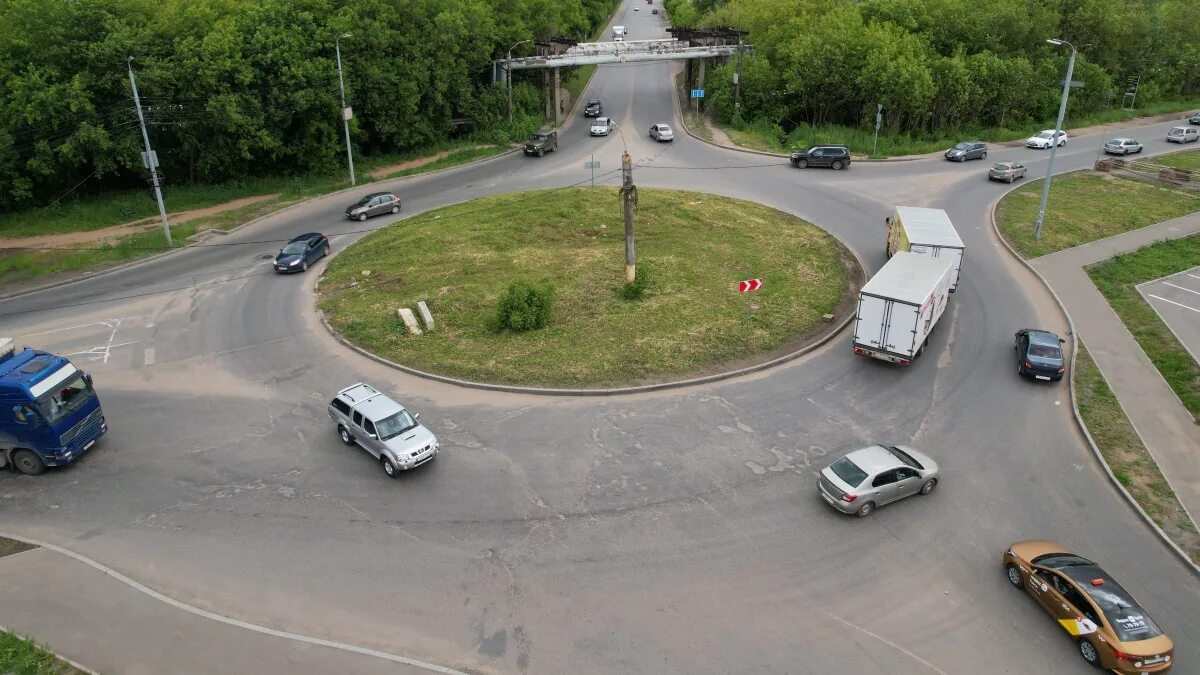 Кольцо на Луганской в Кирове. Круговое движение. Кольцевая развязка. Кольцевое пересечение. Передать последние новости