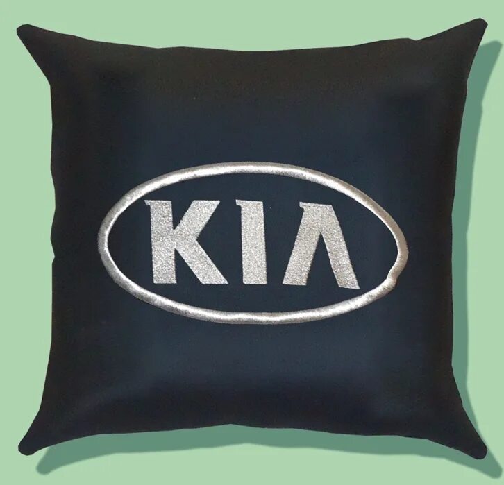Подушки киа купить. Подушка с логотипом Kia. Декоративные подушки для автомобиля. Подушки из экокожи в автомобиль. Подушка в машину с логотипом Киа.