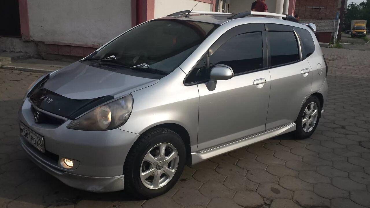 Honda Fit 2002. Хонда фит 2002. Honda Jazz gd1 2002. Рейлинги Honda Fit gd1.