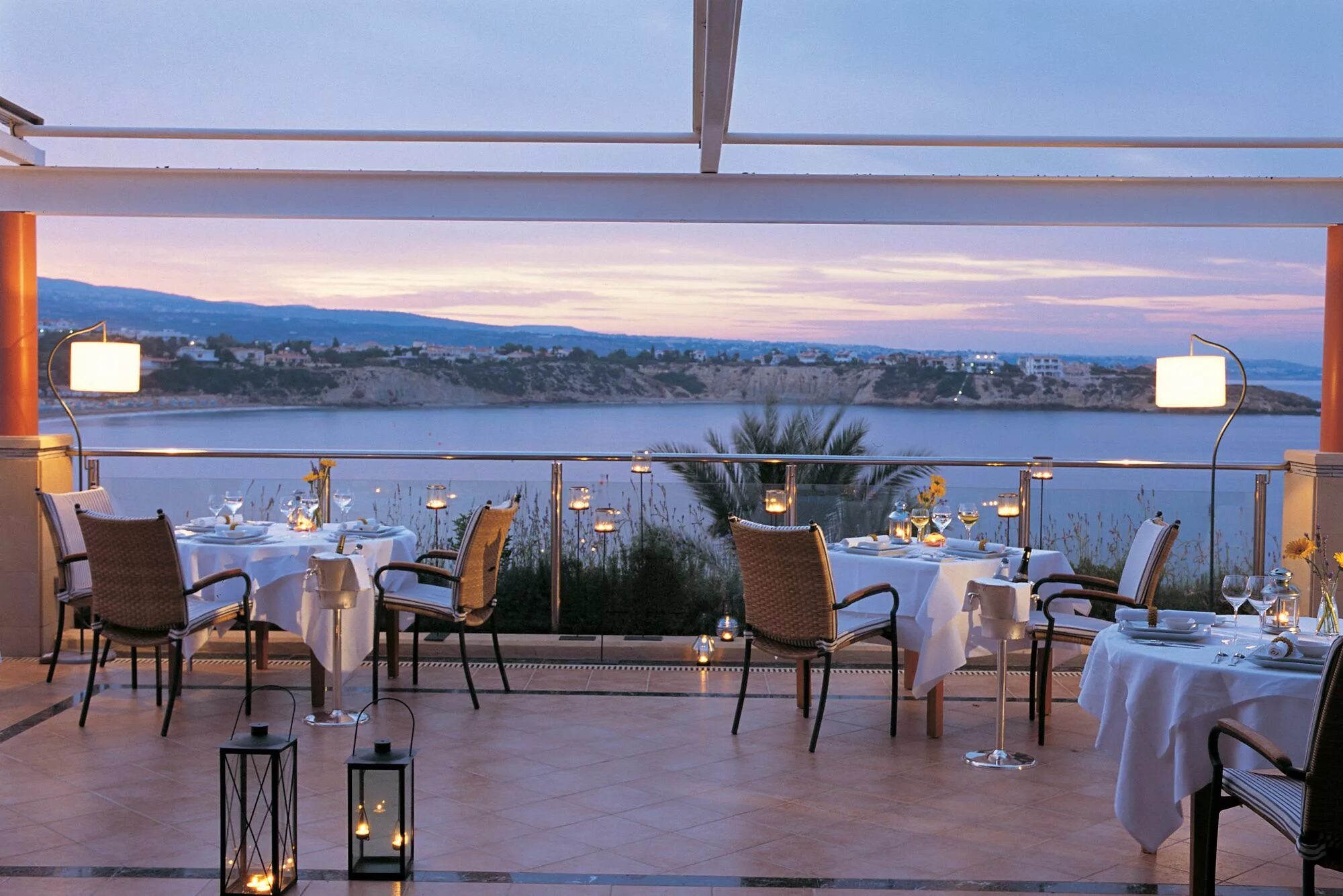 Кафе на набережной Кипра. Кипр Thalassa. Ресторан с видом на море. Ресторан у моря. The view is beautiful