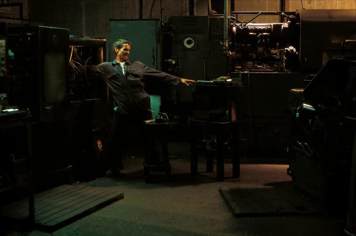 Машинист 2003. Машинист (the machinist) 2004. машинист 2003 кадры. christian bale машинист.
