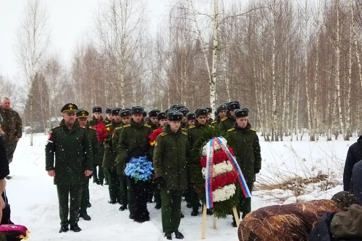 Похороны солдата погибшего на украине. Похороны солдата в белом Городке Тверской.