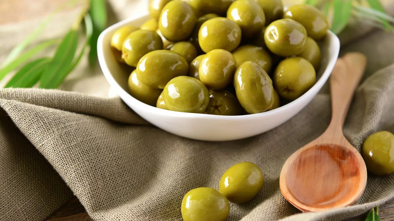 Оливки. Оливки green. Влажная оливка. Оливки грин оливес. Оливки большие зеленые.
