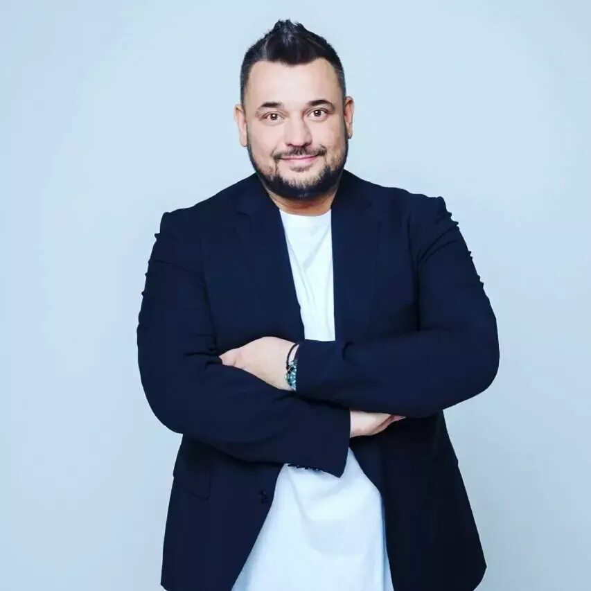 Сколько сергею жукову из руки вверх