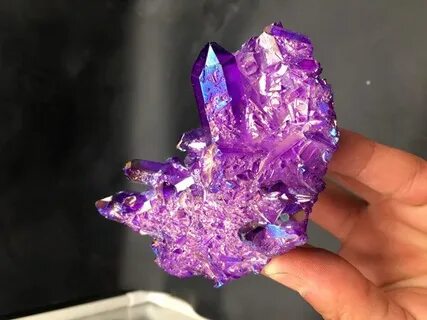 Фиолетовые кристаллы вещества