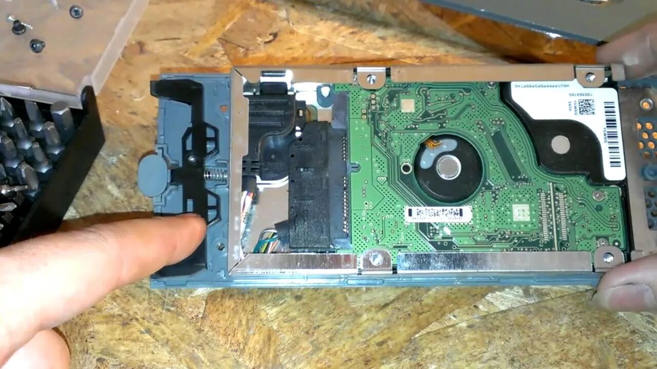 Xbox one s замена жесткого диска undefined. Жесткий диск xbox 360 fat разбор. hitachi xbox 360 hdd. xbox 360 fat sata привода. припаять hdd xbox 360.
