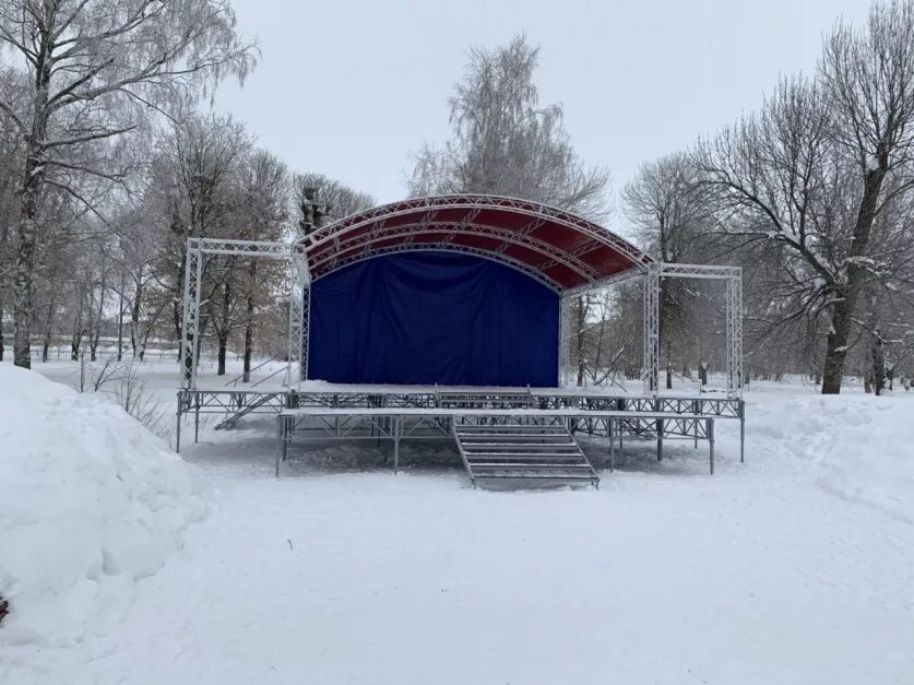 Парк города Ртищево. Дубки Ферзиково. Ртищево парк культуры и отдыха. Сцена парк Ртищево.