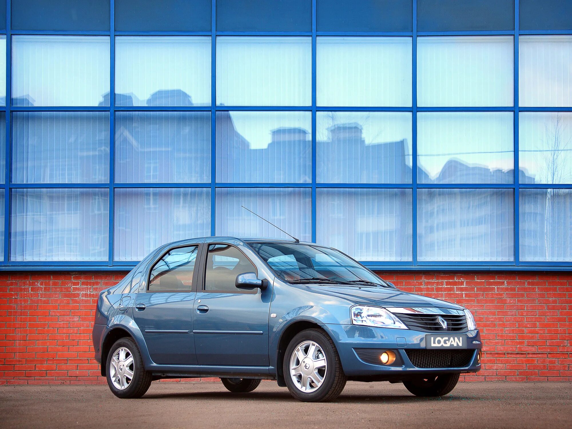 Renault logan 2004 2009. Renault logan 1. ренаулт логан. Renault logan 2004. рено логан 1.