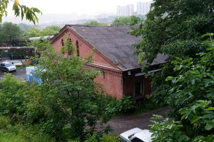 Владивосток казармы. Казармы в г.владивосток вторая речка. аэродром вторая речка владивосток. партизанский проспект 47 владивосток казарма. казармия в владивостоке.