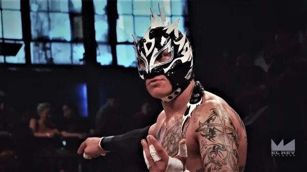 Lucha underground ринг. Лучано андеграунд миль муэртес катрина. Феникс рестлер без маски. Лучано андеграунд катрина феникс. Лучано андеграунд катрина феникс.