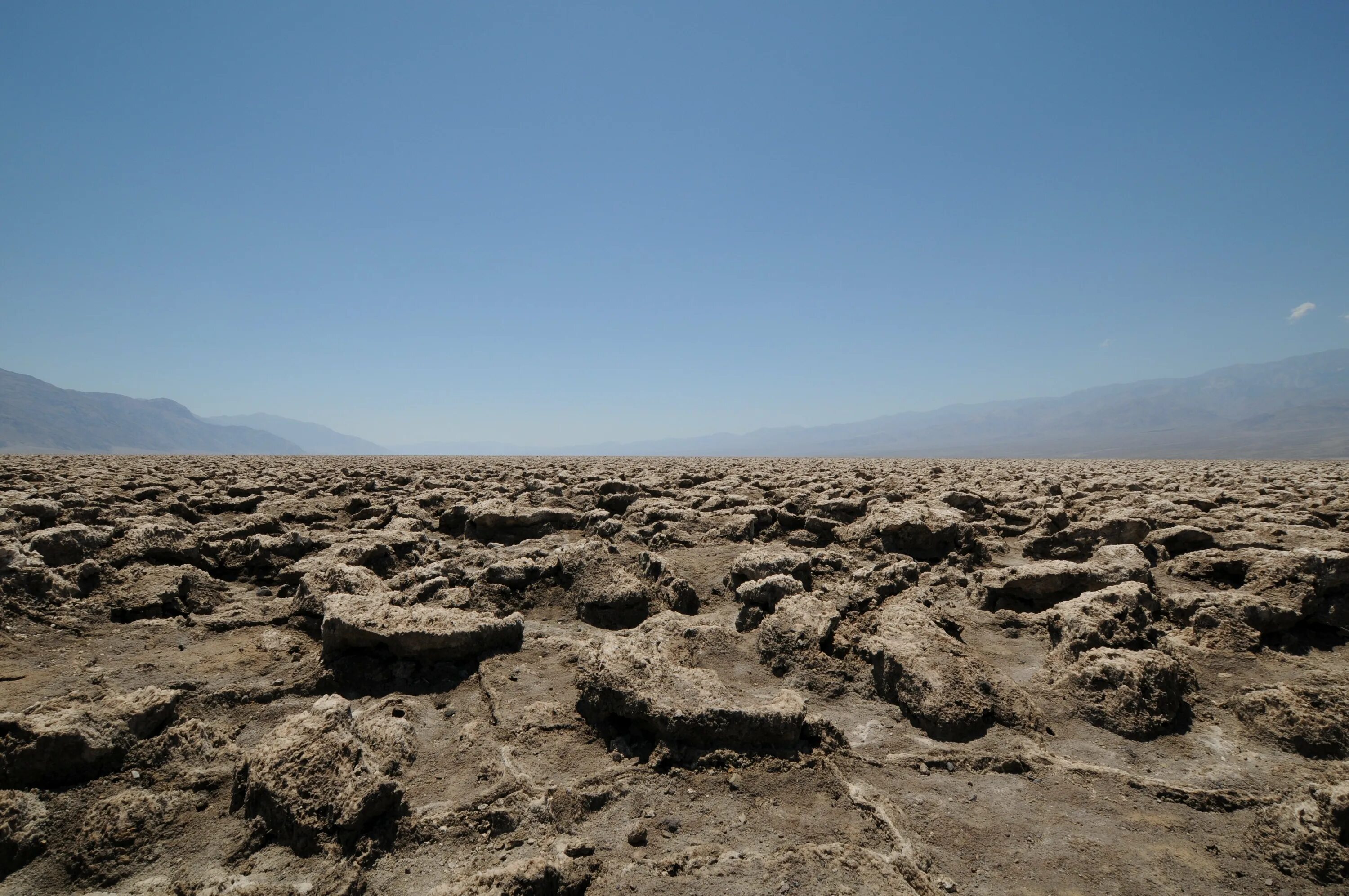 Ground stone. Бедленд пустыня каменистая. Гамады пустыня. Гаммада — каменистая пустыня. Каменистый каменистые пустыни.