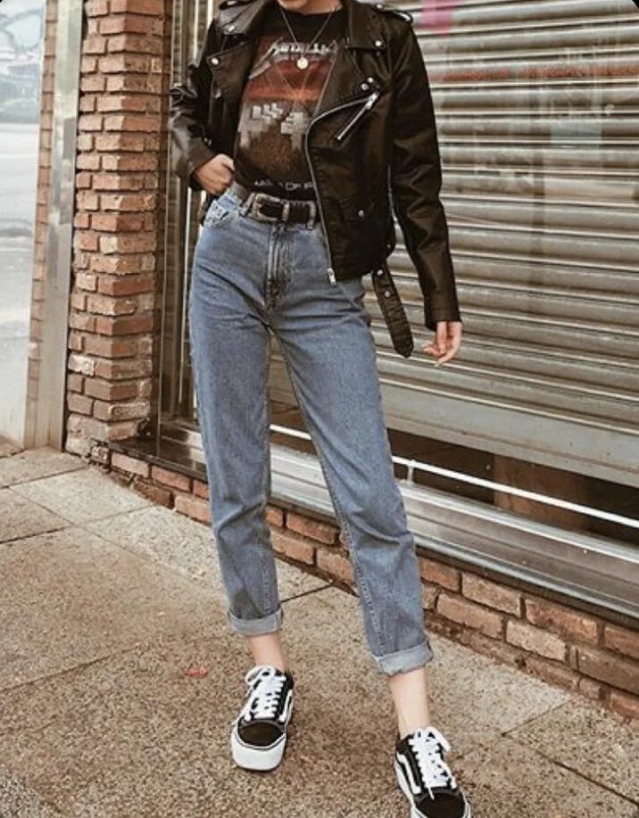 Та самая реклама тик тока джинсы. Стиль гранж 90-х. Стиль гранж в одежде. Стиль гранж в одежде для девушек. Образ в стиле гранж.
