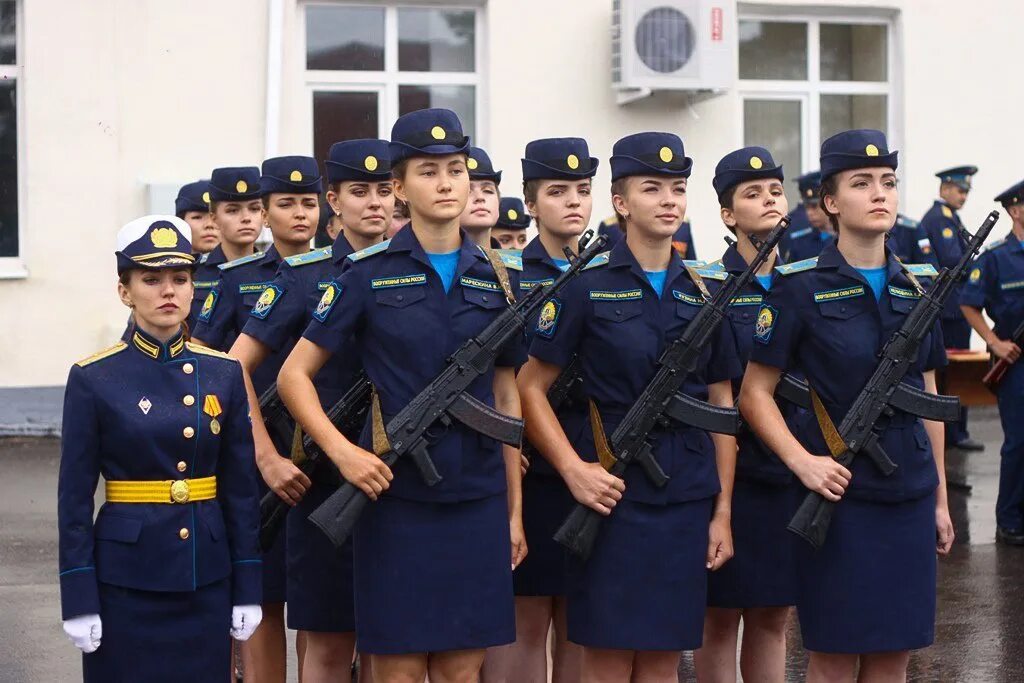 Курсантки КВВАУЛ. Курсантки Краснодарского военного училища КВВАУЛ. КВВАУЛ летчицы. КВВАУЛ им Серова девушки курсанты. Военная форма краснодар