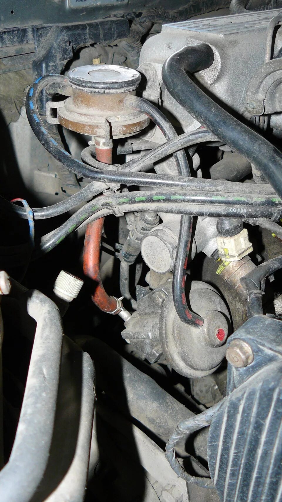 Клапан егр мазда 626 gf. Клапан егр на мазда 626 ge. Клапан egr мазда трибьют. Мазда 626 егр заглушить. Клапан картерных газов мазда 626 gf.