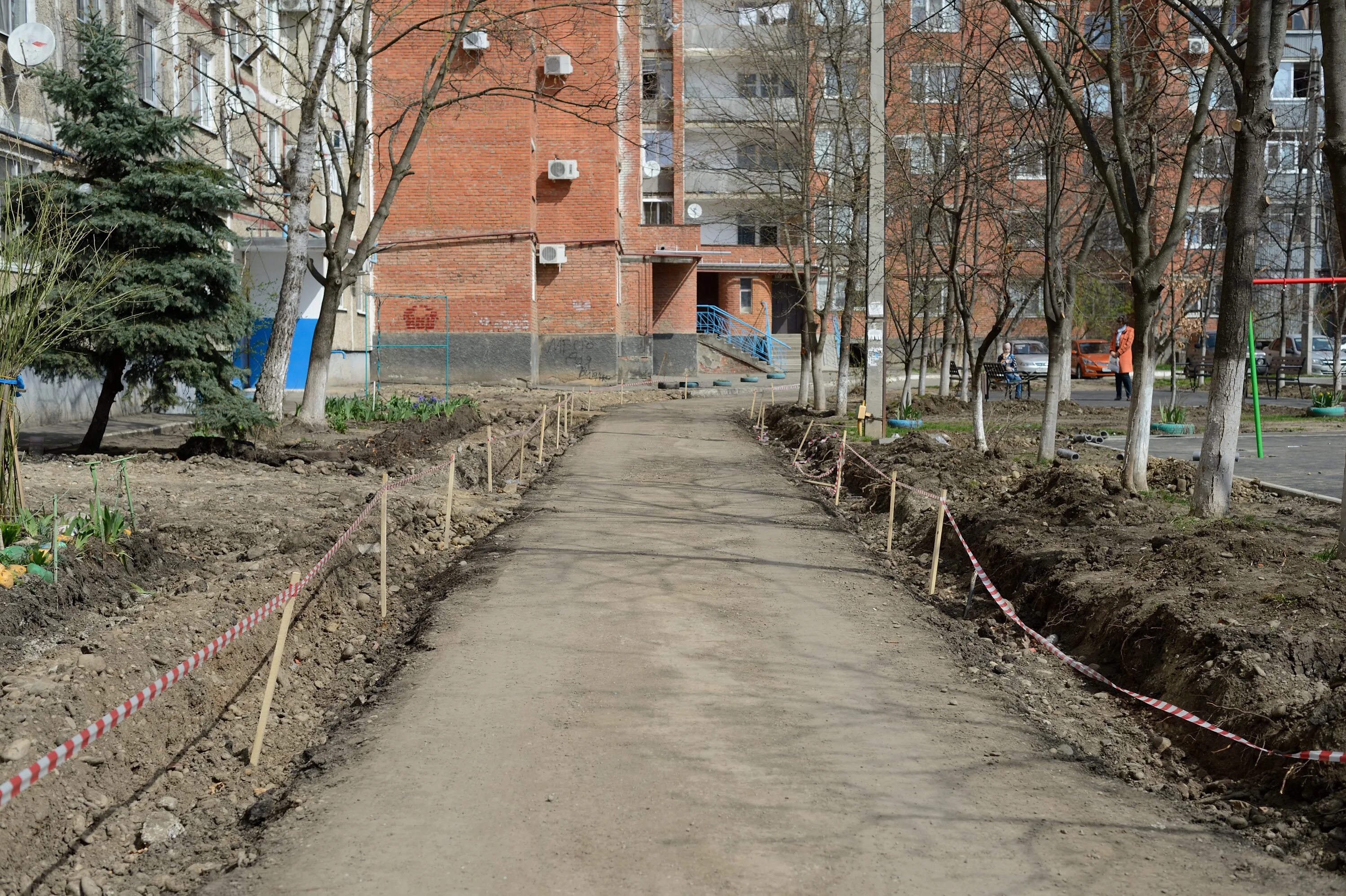 Лучший двор казани. Дворы 2018. Лучший двор москвы. Владимирский дом 1 двор. Двор 2018.