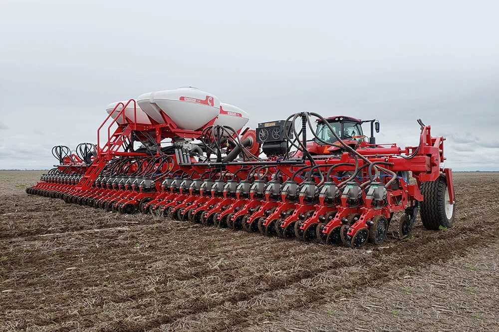 Хранение сельхозтехники. Сельхозтехника в поле. Сельхозтехника бай. Адс-6 тигарбо. John deere 4830 опрыскиватель.