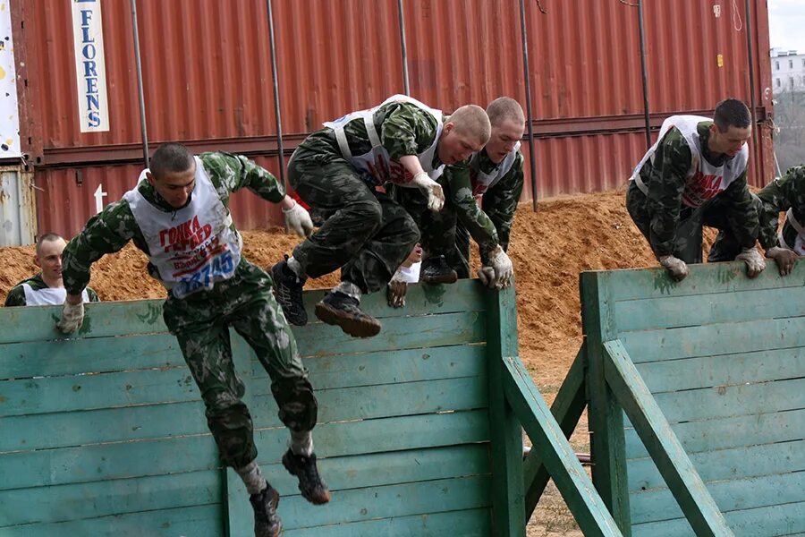 Этап специальной спортивной. Полигон Алабино гонка героев. Гонка героев Алабино 2022. Курсанты гонка героев. Открытие военно спортивной игры.