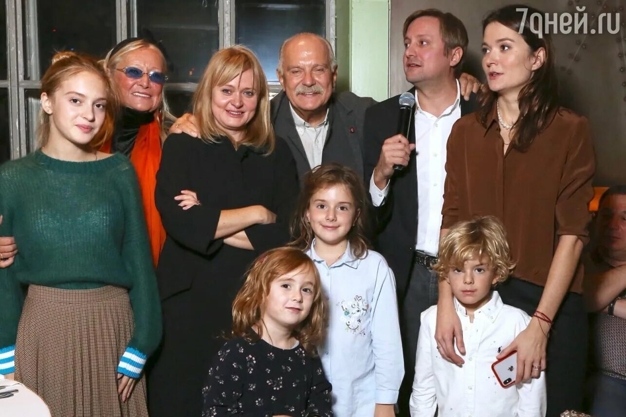 дочки михалкова никиты. никита михалков внучка. семья никиты михалкова дети. дети никиты михалкова. дети и внуки никиты михалкова.