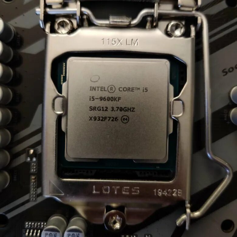 Процессоры core i5 9600kf. Процессор intel core i5-9600kf. i5 9600kf. kf в процессоре. intel core i5-9600kf lga1151 v2, 6 x 3700 мгц.