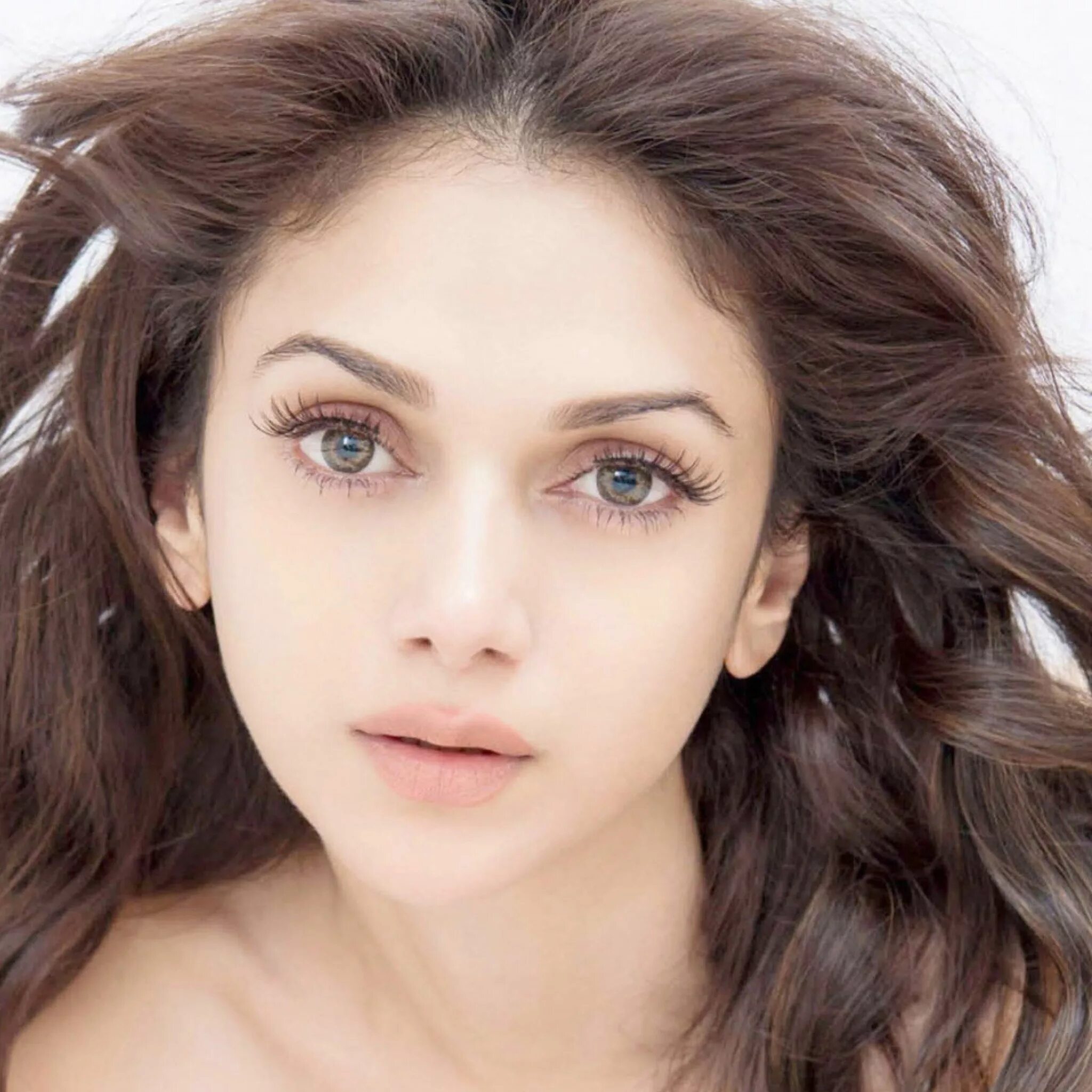 Адити рао хидари. Адити Хидари. Адити РАО Хайдари семья. O Hydari hq Wallpapers Aditi Rao Hydari Wallpap.