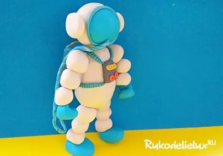 Космонавт из воздушного пластилина пошагово