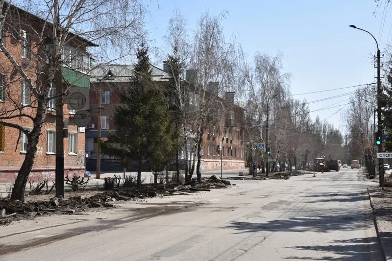 Ремонт на улице ленина. Улица ленина благовещенск. Трамвайные рельсы. Ул ленина астрахань. Ремонт улицы горького в перми.