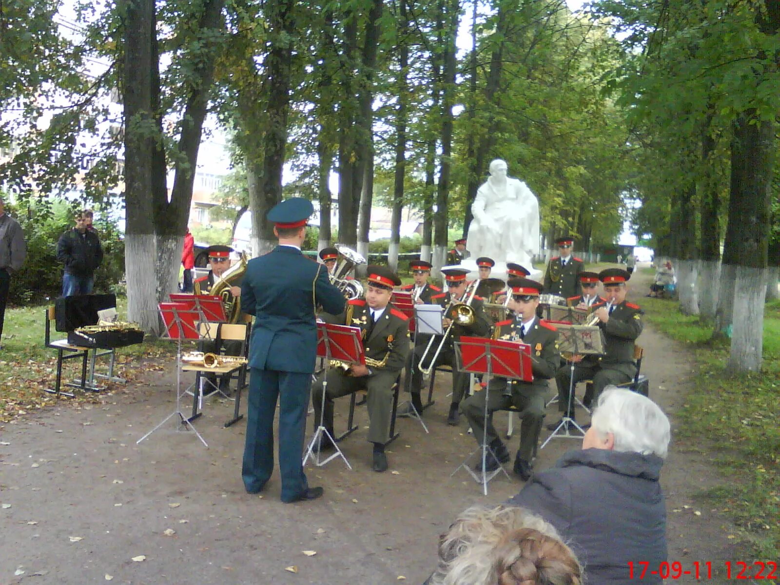 в городском саду играл оркестр. в городском саду играл оркестр. духовой оркестр в городском саду. в городском саду играл оркестр. кировский сквер вологда духовой оркестр.