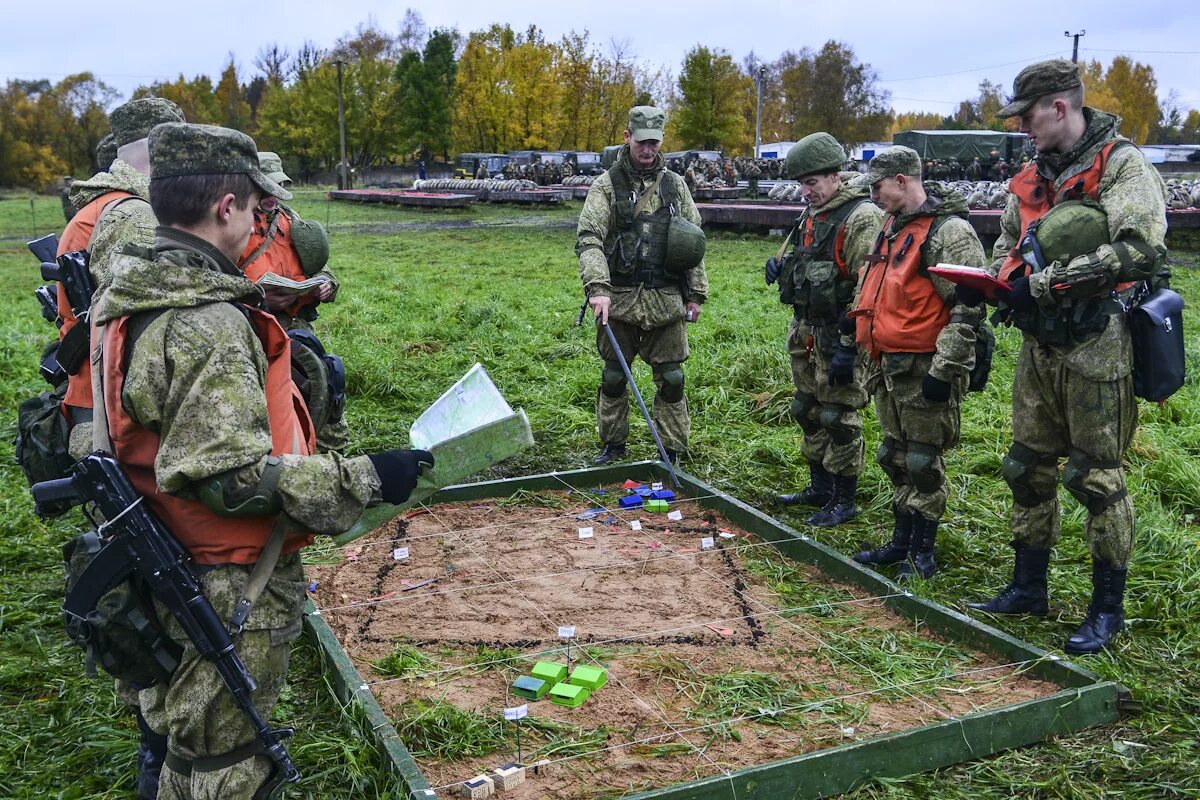 Оборона городка. Боевая подготовка учения. Военно тактические занятия. Специальная тактическая подготовка. Тактические военные учения.