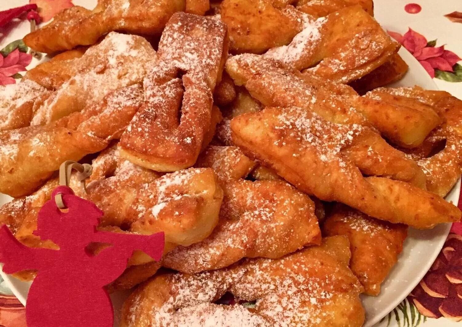 Тесто на хворост рецепт на молоке. Воздушный хворост. вкусная выпечка хворост. хворост выпечка воздушный. булочки хворост.