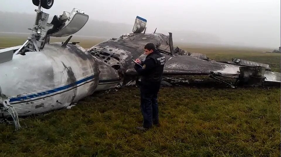 Бюро расследований авиакатастроф. С7 эйрлайнс авиакатастрофа. Расследование авиакатастроф 1 сезон 1 серия. Мак расследование авиакатастроф. Расследование авиакатастроф смертельный пилотаж.