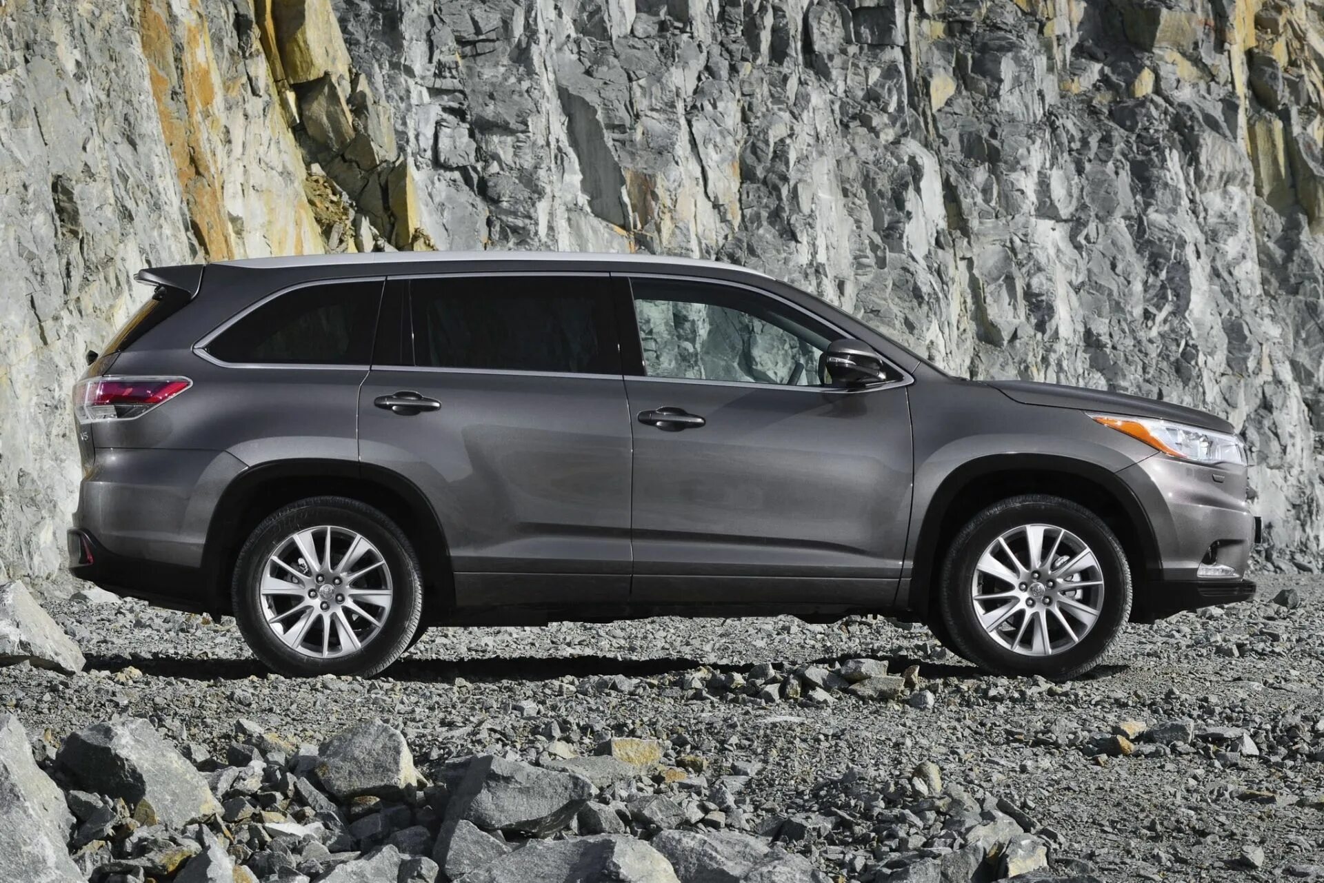 Тойота хайлендер 2014. Toyota highlander 2014. Тойота хайлендер 2021. Тойота хайлендер 2014. Габариты тойота хайлендер 2014.