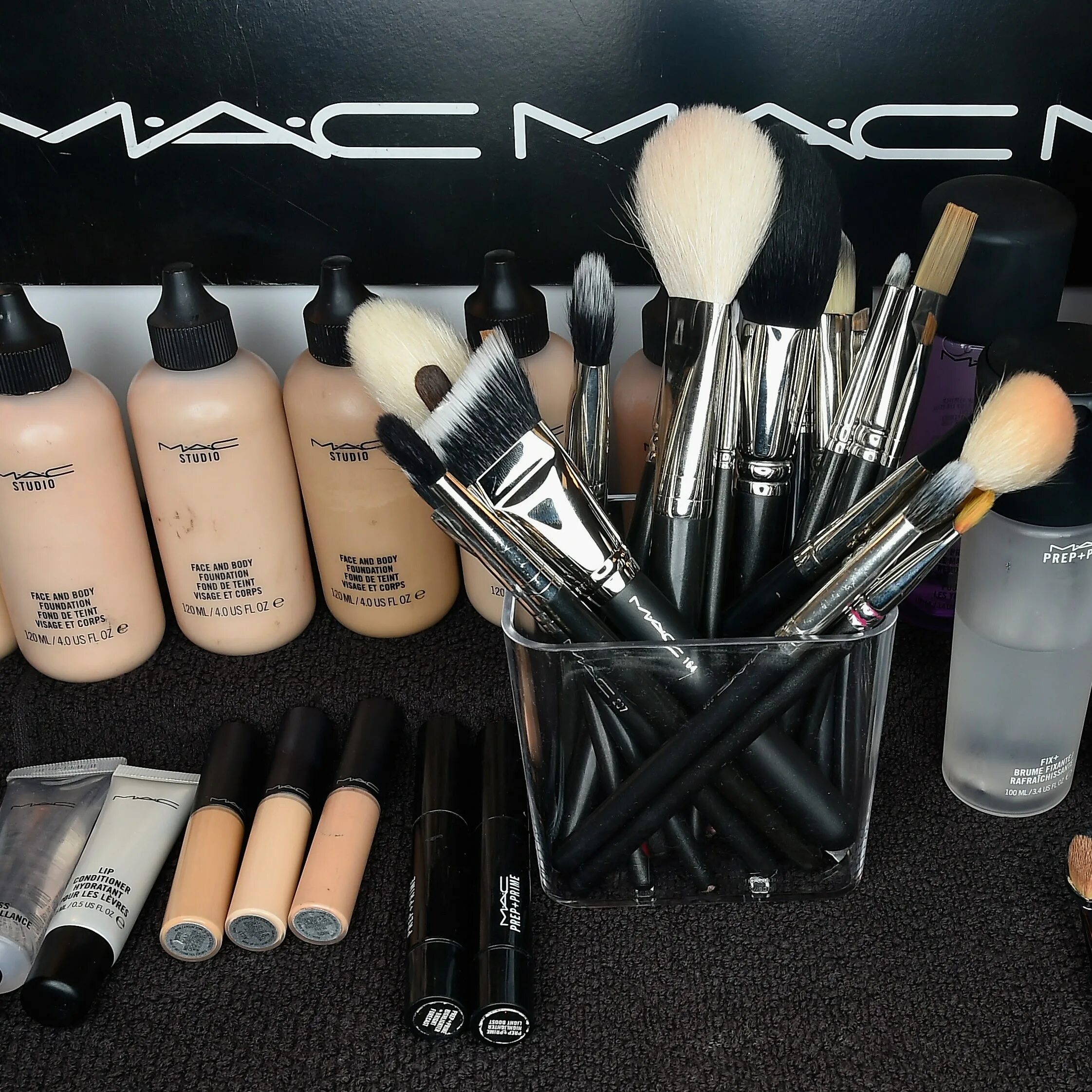 Mac Cosmetics. Профессиональная косметика для макияжа. Профессиональный косметика мас. Люксовая косметика. Косметика мас купить