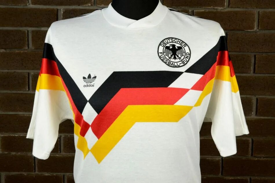 Футболка сборной Германии 2022. Adidas Shirt Germany Retro. Футболка сборной Германии ретро зелёная. Германия 1990 форма сборной футбол. Адидас сборная германии