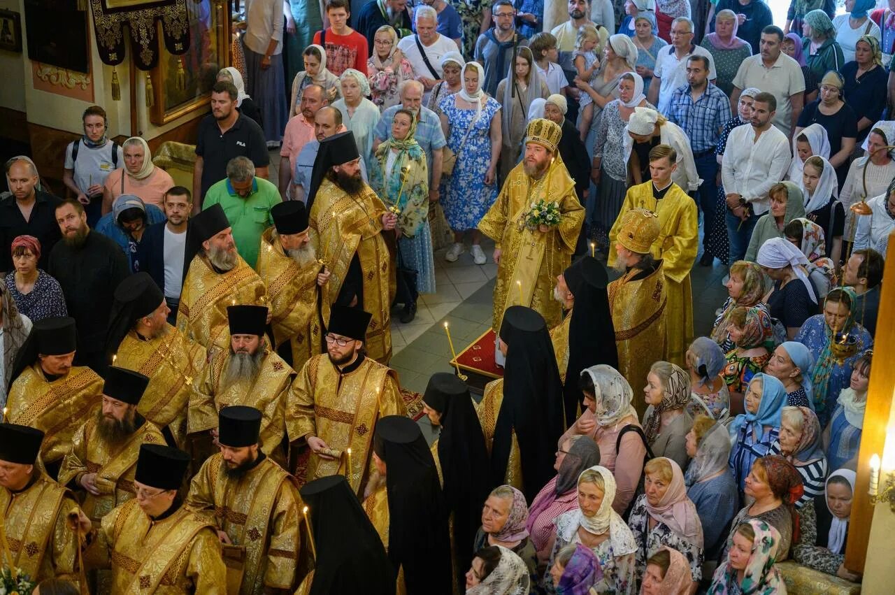 Храм Псково Печерских святых в Черемушках. Остров залит. Храмы Пскова варламеевский. Святые псковской области