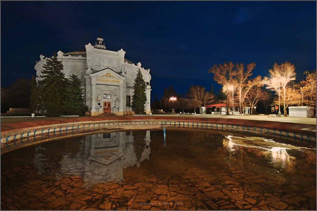 Где погулять в симферополе. Севастополь ночь парк. Парк панорама Севастополь. Ночь музеев в панораме Севастополя.