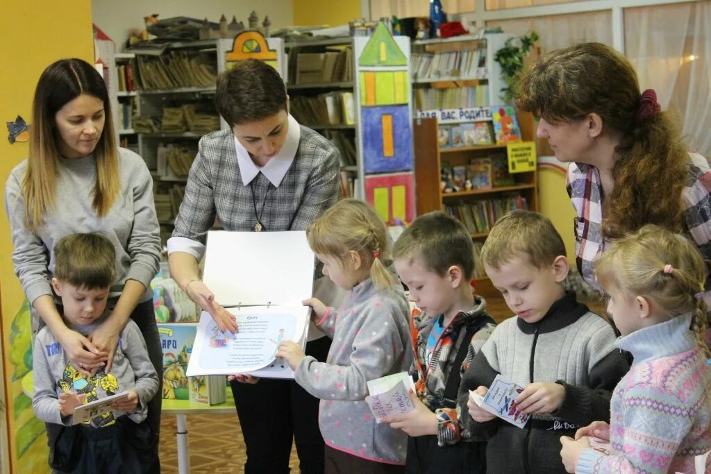 библиотека книгочей. книжный костюм великий книгочей. литературное развлечение. чтение. детская библиотека саянск.