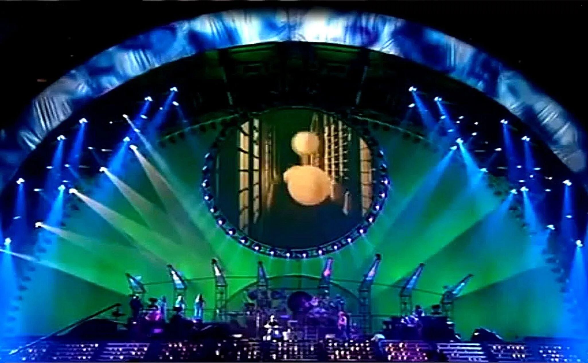 Пинк флойд лондон 1994. Pink floyd pulse stage 1994. Pink floyd pulse live 1994. Pink floyd live. Пинк флойд роджер уотерс концерт.