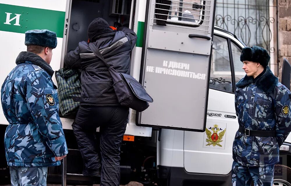 ФСИН этапирование осужденного. Конвой ФСИН автозак. Конвой осужденных. Конвоирование осужденных. Фсин переведут