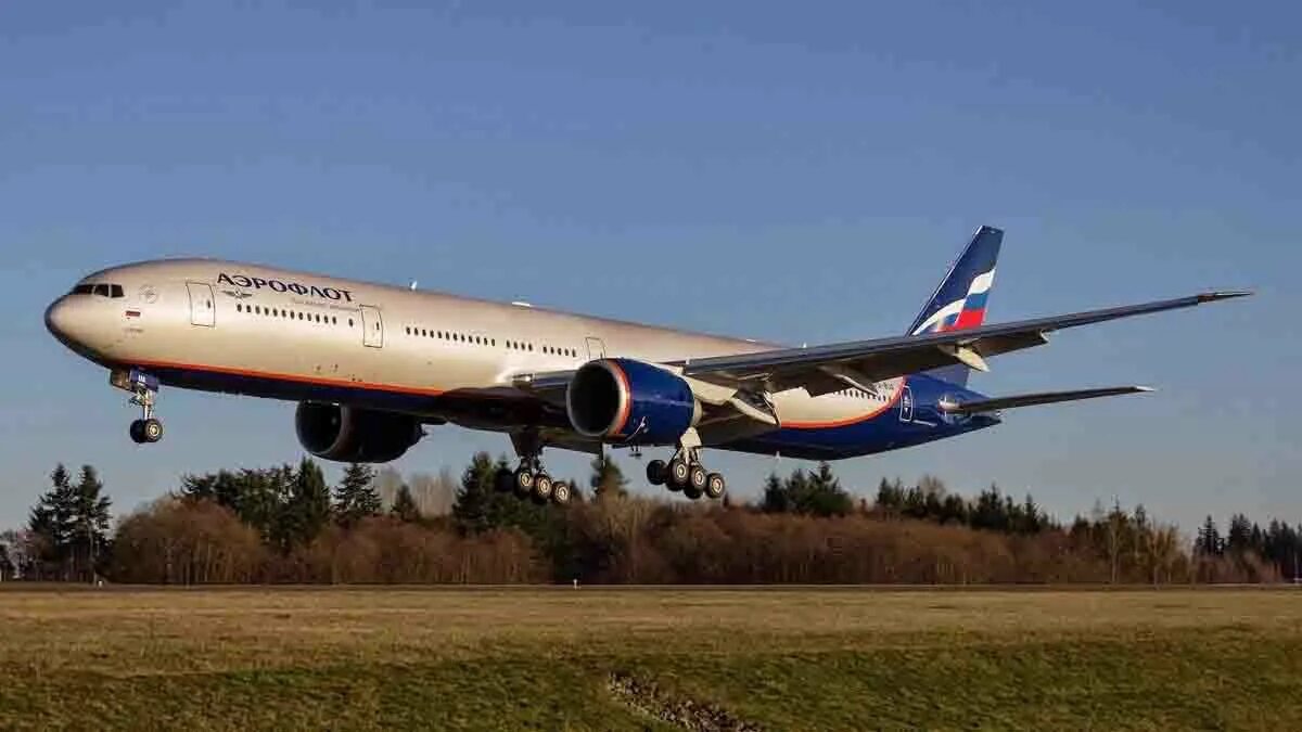 Aeroflot 777. Боинг 777 Аэрофлот. Боинг 777 300 er Аэрофлот. Боинг 777 Аэрофлот взлет. Самолет Аэрофлот Boeing 777-300er.