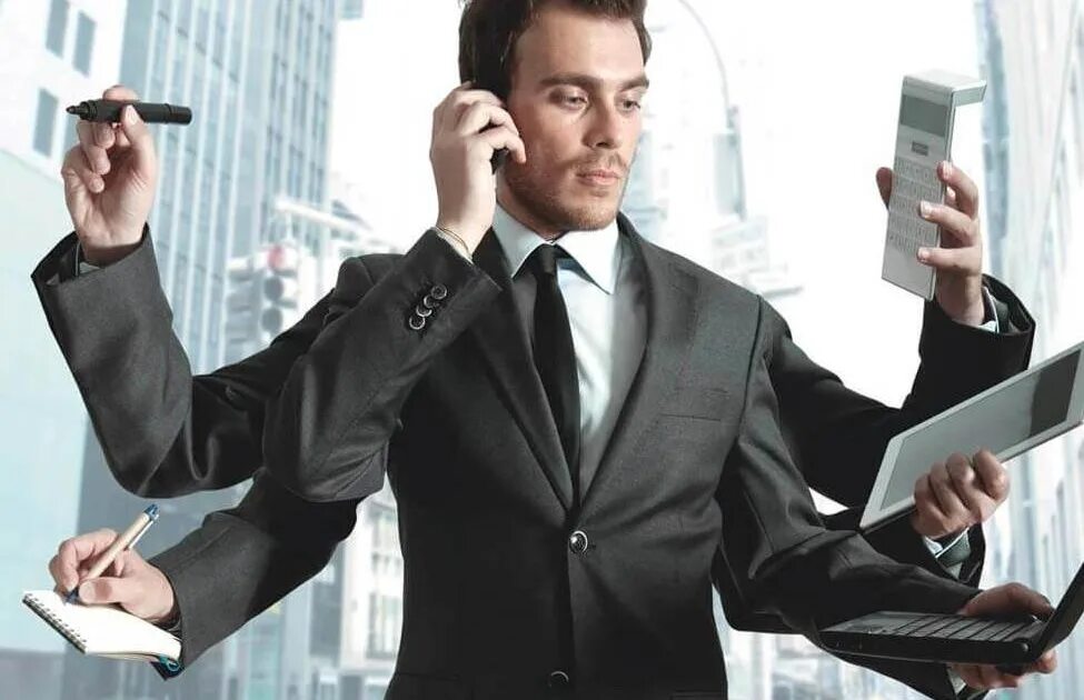 мужчина в офисе. деловое предложение. бизнесмен. менеджер предприниматель бизнесмен. деловой человек.