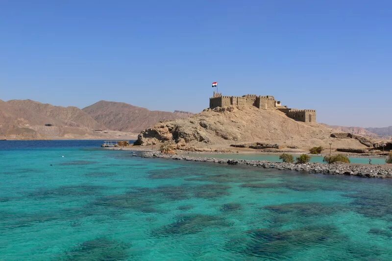 Озеро в горах дахаб. Шамп десоле. Таба египет отели. Таба синайский полуостров. Таба синайский полуостров.