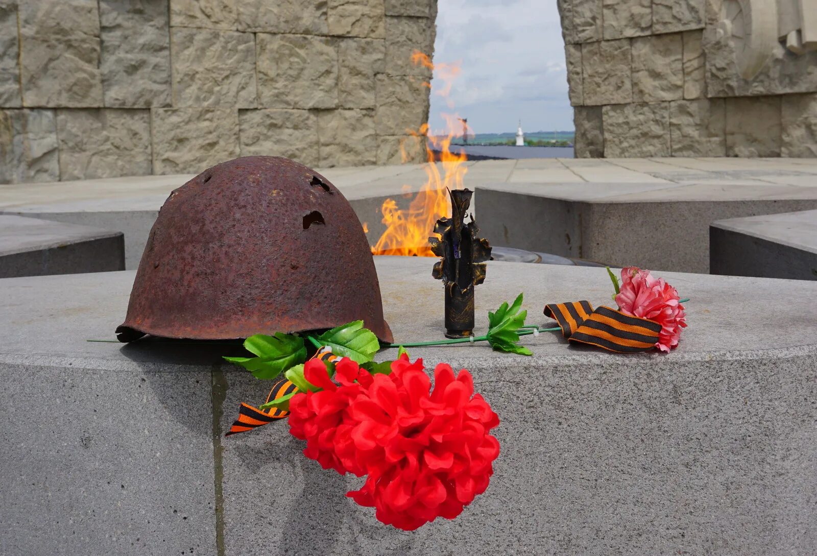 Увековечить память. Аллея памяти Таганрог. День освобождения Таганрога 30 августа город воинской славы. Память народная фото.