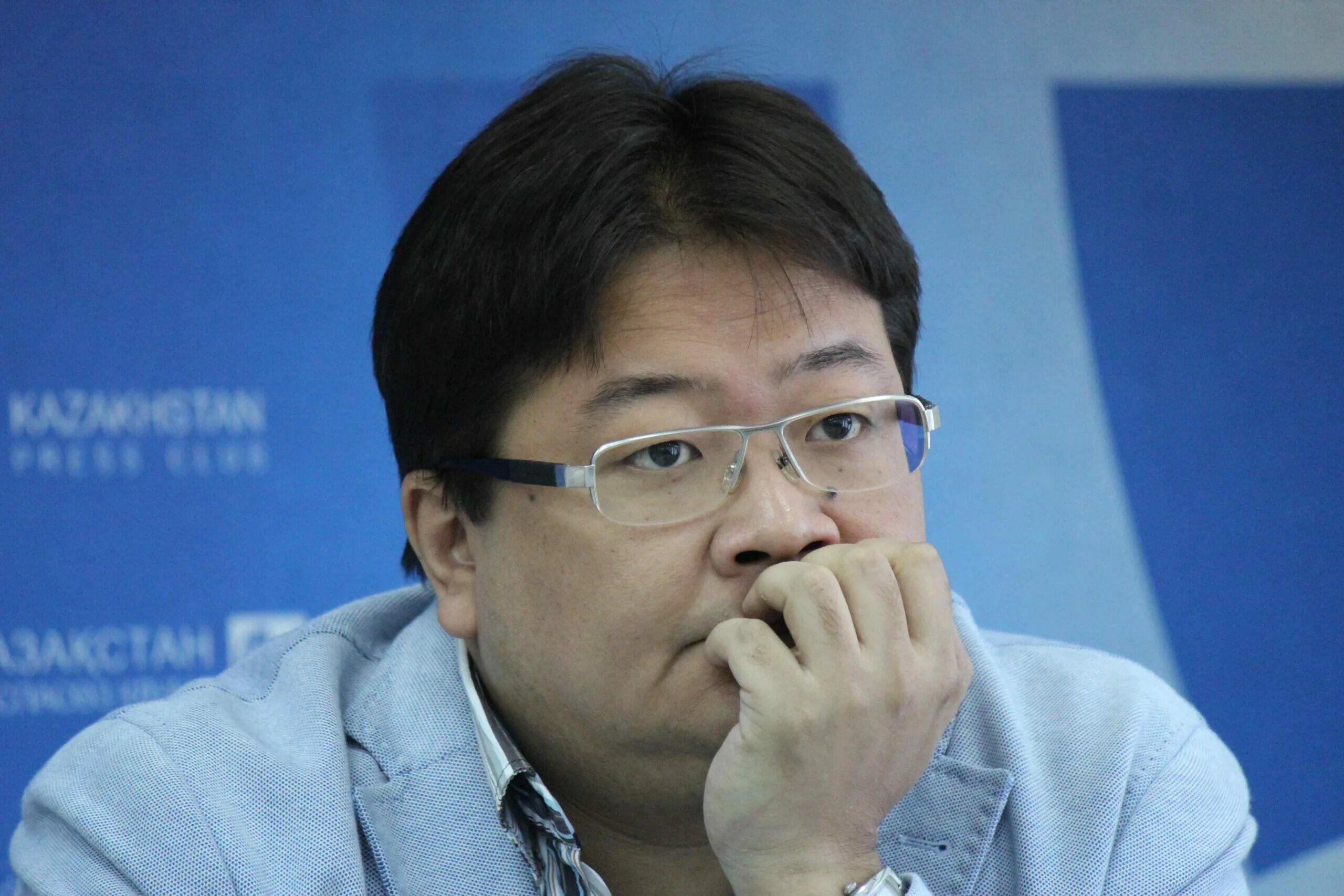 Айдосов серик баймендеевич. Политолог айдос сарым. Политолог айдос сарым. Сарый. Фото айдос.