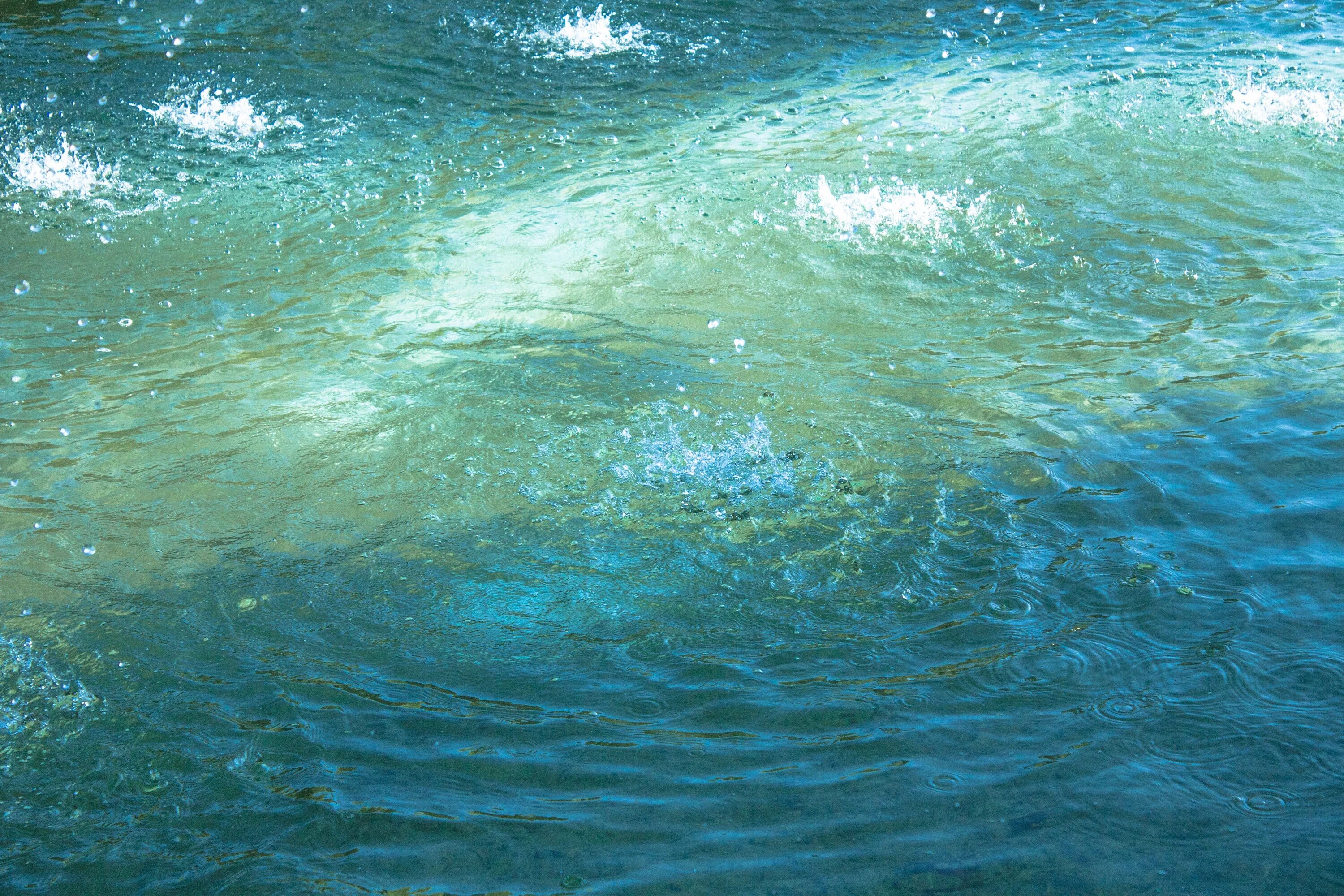 А жизнь мутная вода волна туда. Прозрачная вода. Голубая вода. Прозрачная вода в океане. Вода картинки.