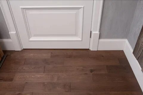Подобрать плинтус под двери