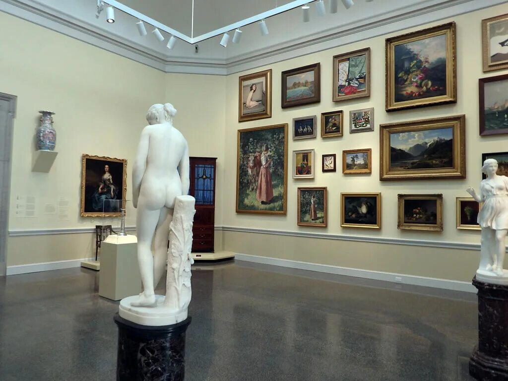 К какой сфере относят музеи художественные выставки